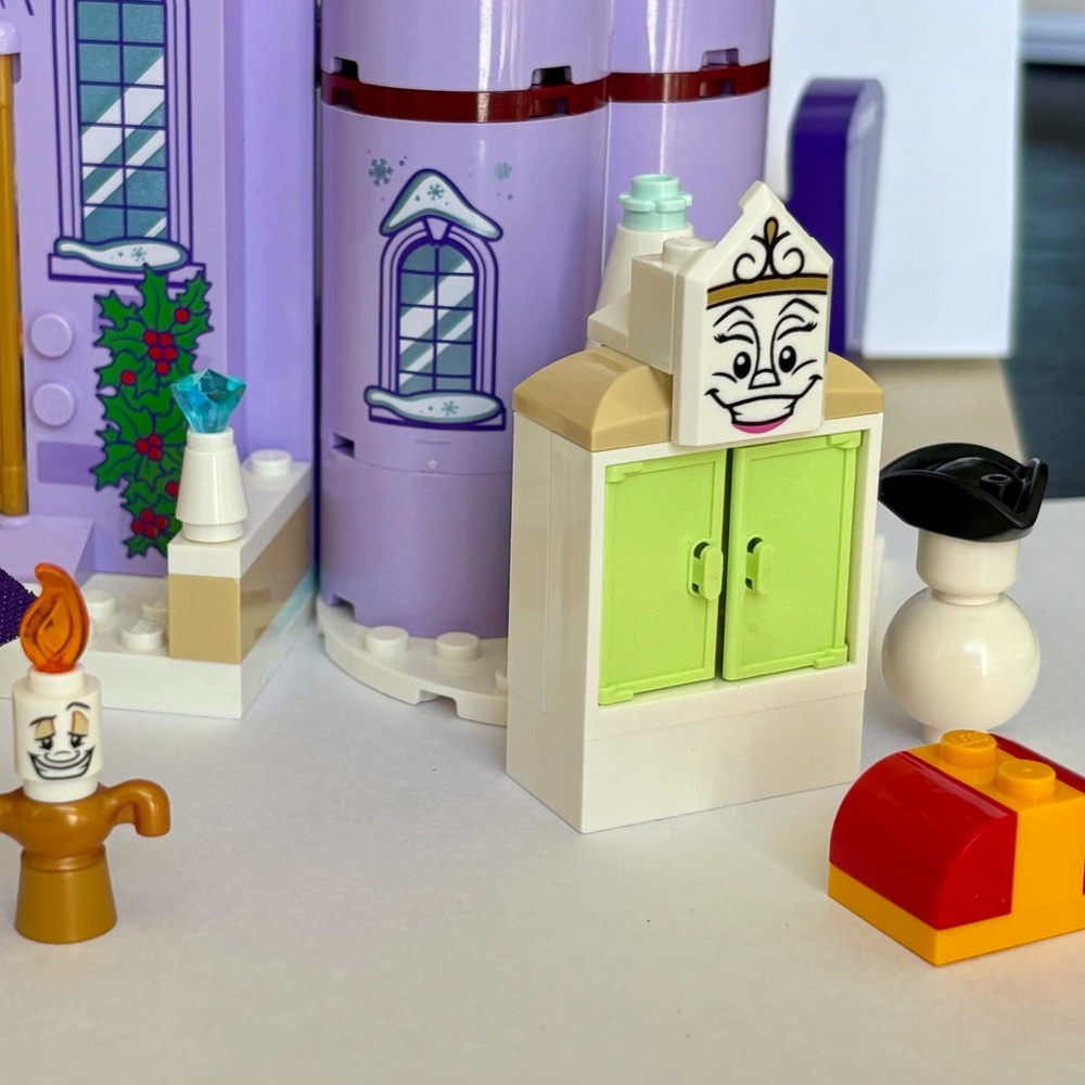 Disney Lego 43180 Belle’s Winter Castle Celebration - Picture 5 of 11